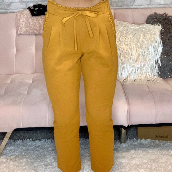 High waster, straight leg gold pant - Picture 1 of 1